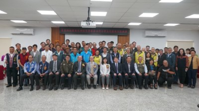 林業及自然保育署臺東分署今（9）日舉行分署長交接暨宣誓典禮，現場貴賓及同仁大合照